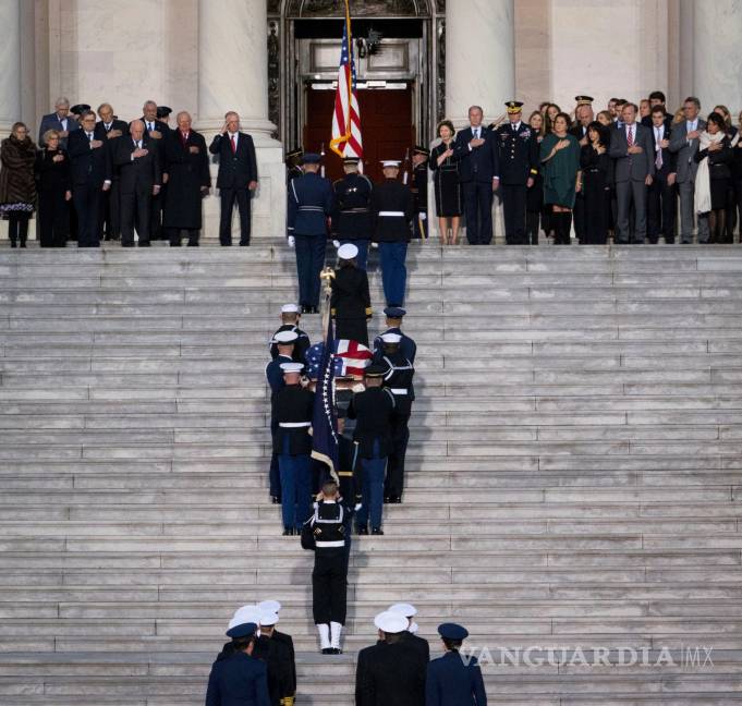 $!El Capitolio de EU abraza los restos del expresidente de EU George H. W. Bush (Fotogalería)