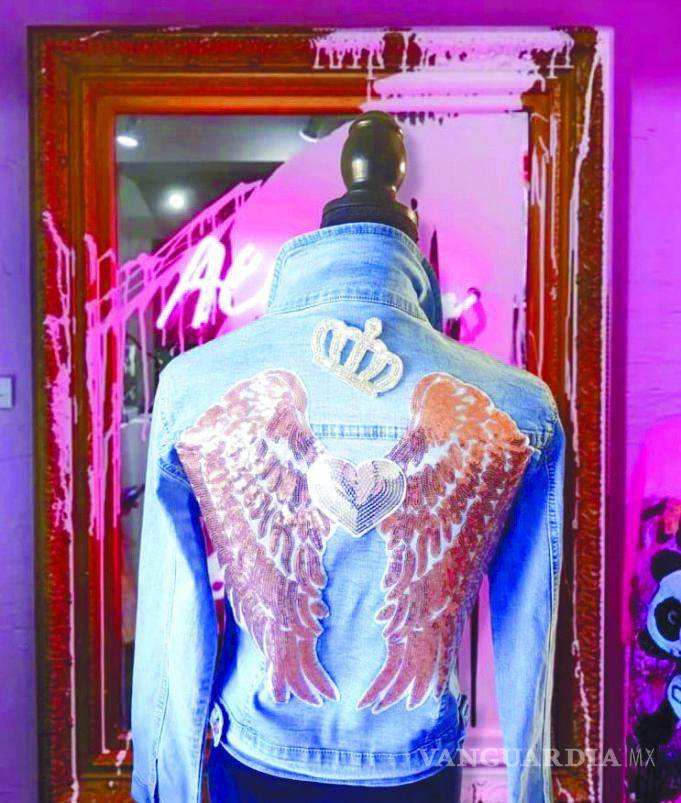 $!Diseñan saltillenses chamarras contra la violencia de género