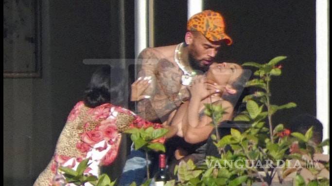 $!Captan a Chris Brown estrangulando a mujer