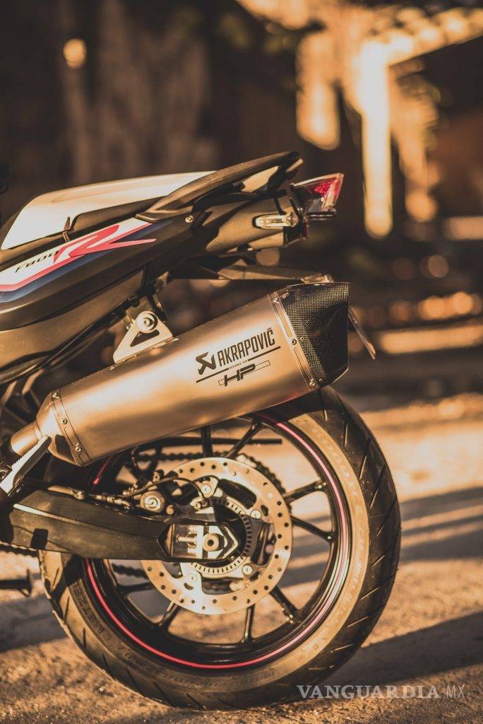 $!Checa la nueva moto de BMW, la F800R Akrapovic 2018