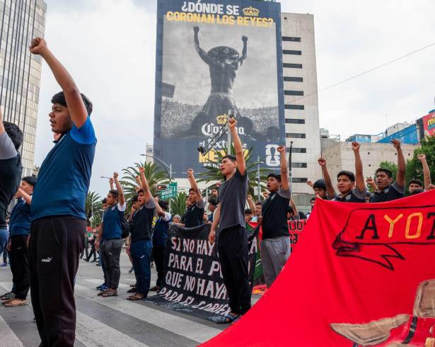 La CNDH, a cargo de Rosario Piedra Ibarra, acusa a las organizaciones de la sociedad civil (OSC) que han acompañado a los familiares de Ayotzinapa de recibir financiamiento de fundaciones extranjeras con “intereses injerencistas”.