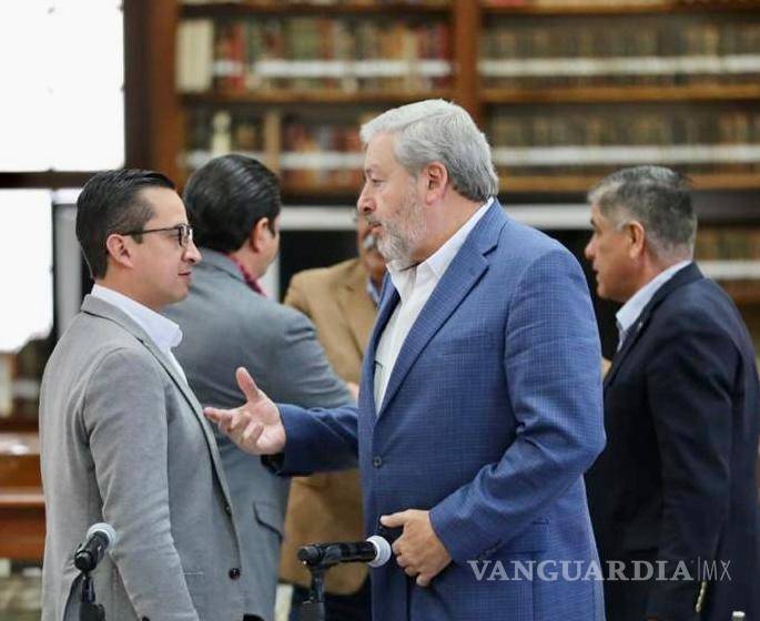 $!En la reunión los representantes de los municipios de Ramos Arizpe, Arteaga y Parras de la Fuente también brindaron los informes de servicios que otorgaron durante el año anterior.