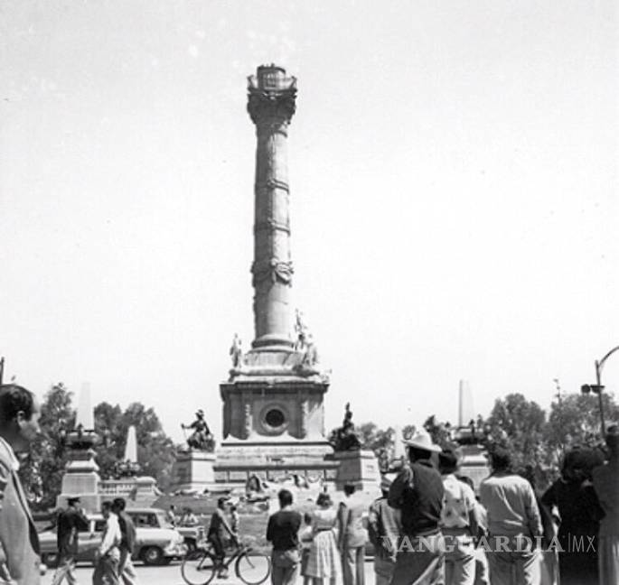 $!1957, la caída del Ángel de la Independencia en Ciudad de México