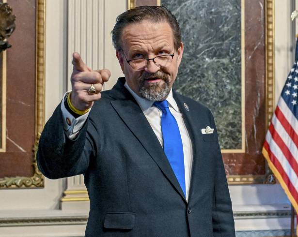 Sebastian Gorka ha instado a los funcionarios estadounidenses a encontrar vínculos entre extremistas de izquierda en el extranjero y ciudadanos estadounidenses.