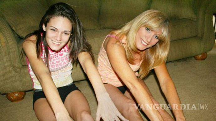 $!Madre e hija iban a perderlo todo, deciden entrar al porno juntas y triunfan