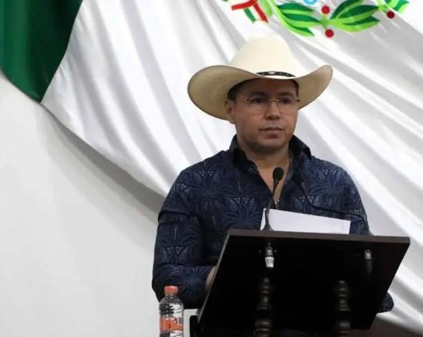 Se desconoce si el video fue grabado en Estados Unidos, si es inteligencia artificial o si, como dicen, el diputado la hizo traer a Coahuila para que lo acompañe en campaña.