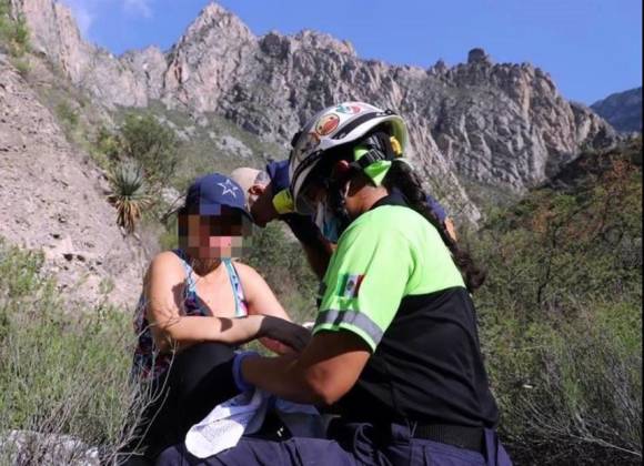 Rescatan a senderista lesionada en la carretera Saltillo-Monterrey