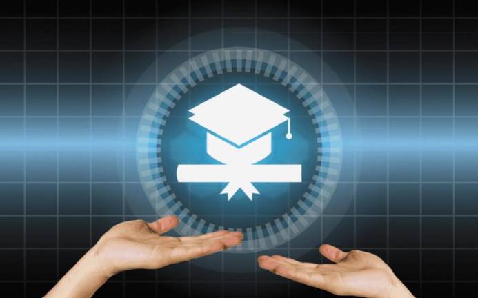 La UAdeC ofrece certificaciones en herramientas digitales, inteligencia artificial, programación y desarrollo web, mediante cursos en línea.