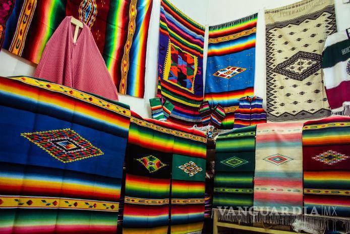 $!El diseño, la geometría, los colores del sarape saltillense es único en el mundo.