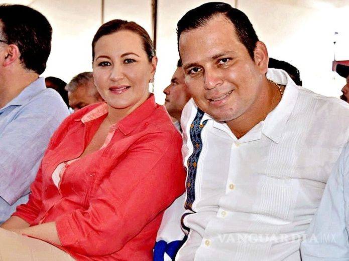 $!Vinculan a proceso a esposa de alcalde en Puebla por posesión de armas