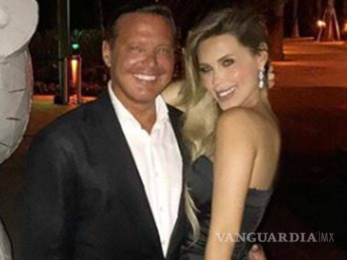 $!Luis Miguel aparece más enamorado que nunca con su novia Desireé Ortíz