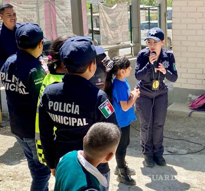 $!Menores del Jardín de Niños Miguel Ramos Arizpe participan en la plática “Seguridad en mi entorno”, reforzando su conocimiento sobre autocuidado y números de emergencia.