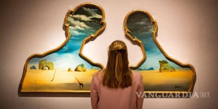 $!&quot;Couple aux têtes pleines de nuages” de Salvador Dalí será subastada en en Londres