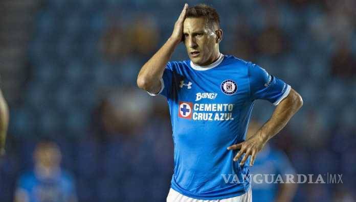 $!'Chaco' Giménez se va del Cruz Azul como el último ídolo celeste