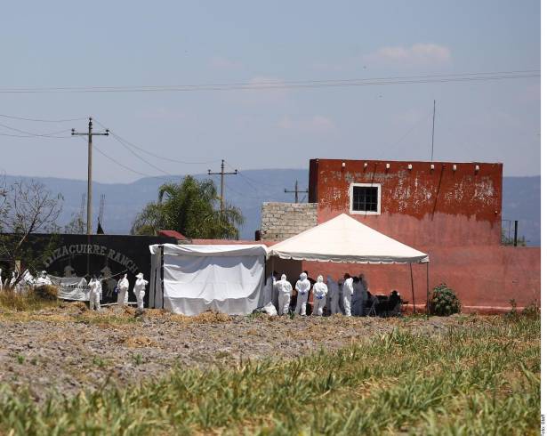 Integrantes de los colectivos Guerreros Buscadores, Manos Buscadoras, Luz de Esperanza, Huellas de Amor y Familias Unidas por Nuestros Desaparecidos Jalisco fueron informados del hallazgo de restos humanos.