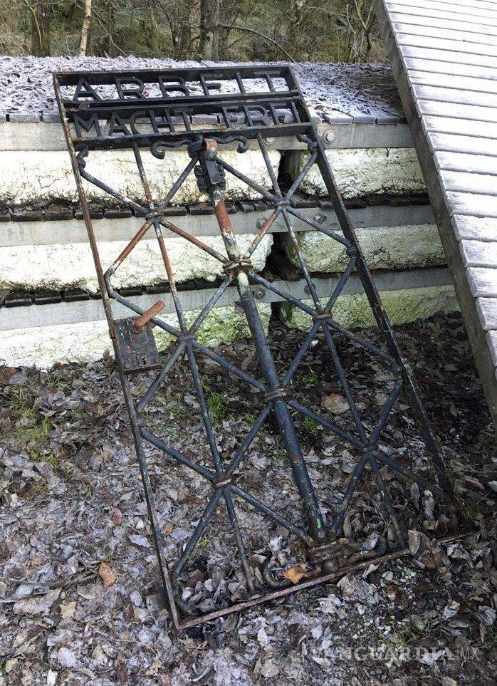 $!Recuperan puerta robada de campo de concentración