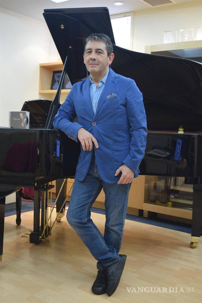 $!Promociona Plácido Domingo Jr. su disco de boleros con un dueto con su padre