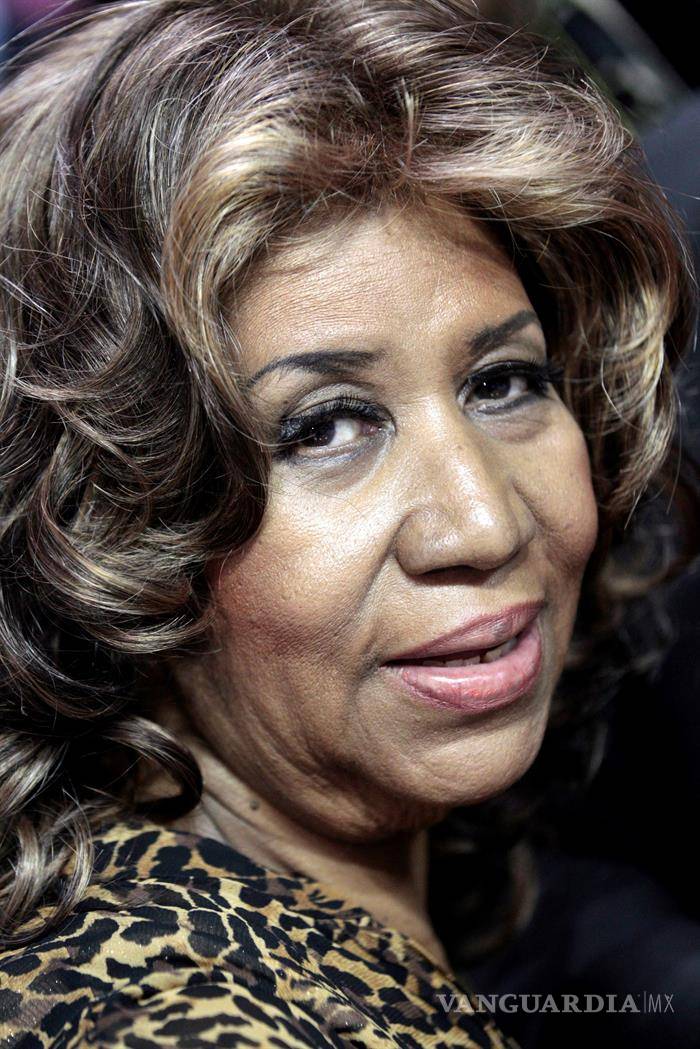 $!Rezan por Aretha Franklin en una iglesia de Detroit donde su padre fue pastor