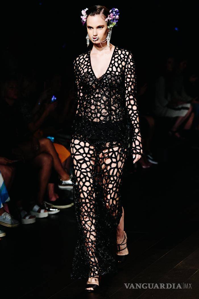 $!La sensualidad y el color de Naeem Khan brillan en la pasarela de Nueva York