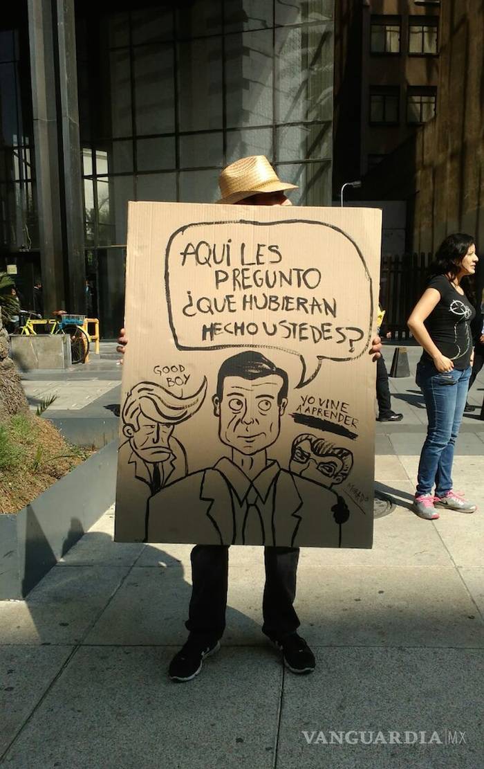 $!'Ya vamos llegando y Peña está temblando': Manifestantes se reúnen en el Ángel de la Independencia