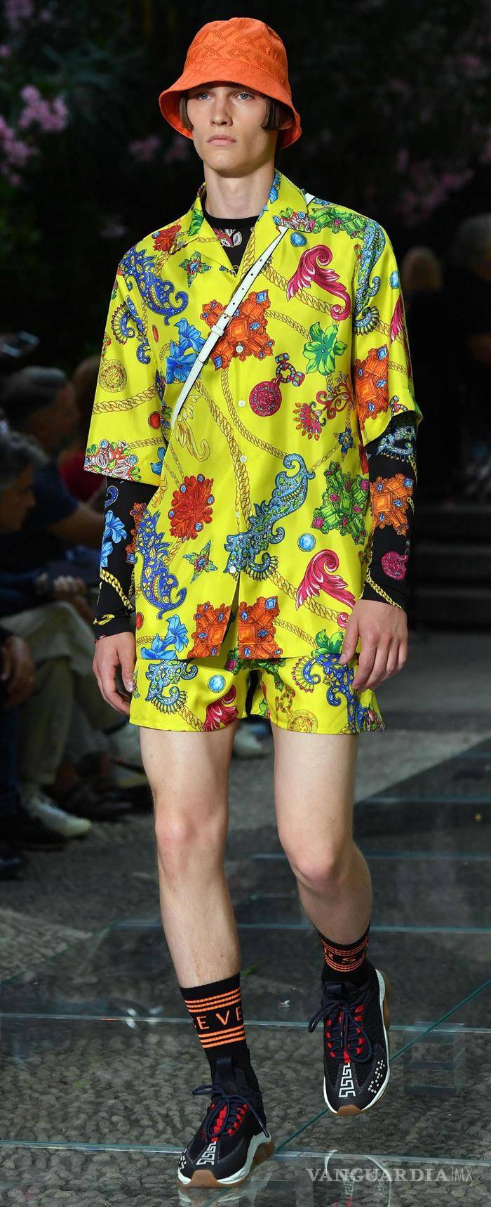 $!Prada propone bermudas y gorros de montaña para su verano frío y remoto