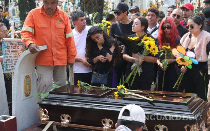 $!Dan último adiós a Ariadna Fernanda y exigen justicia