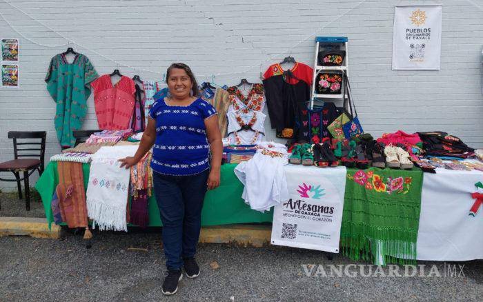 $!SAT cobró impuestos a artesana mixteca que volvió de exposición en NY, ¡por lo que ella hizo!