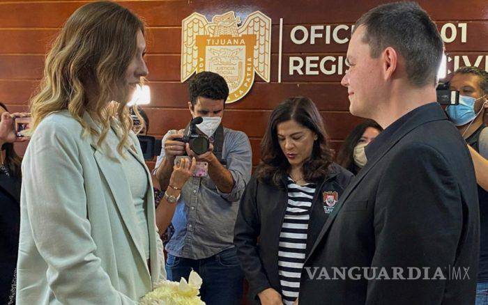 $!Ucraniana y ruso se casan en Tijuana tras huir de la guerra