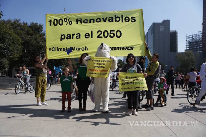 $!Marchan en México por acuerdo global en COP21 y aprobación de ley energética