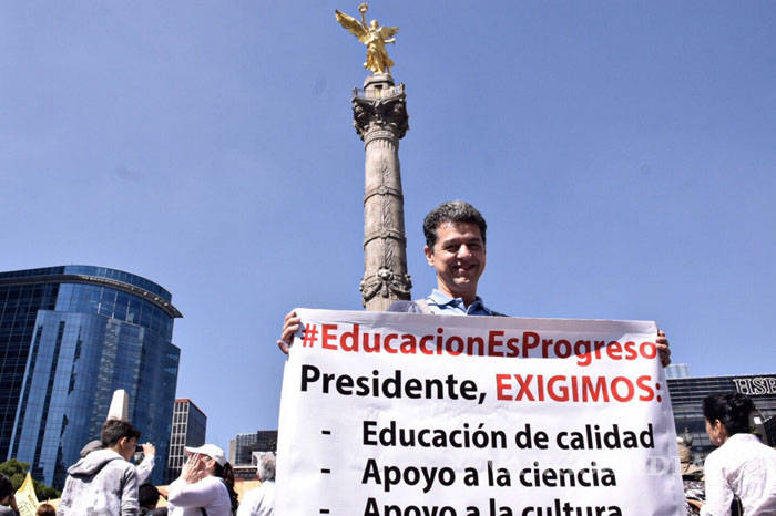 $!Protestas contra AMLO en varios puntos del país, en su Primer Informe