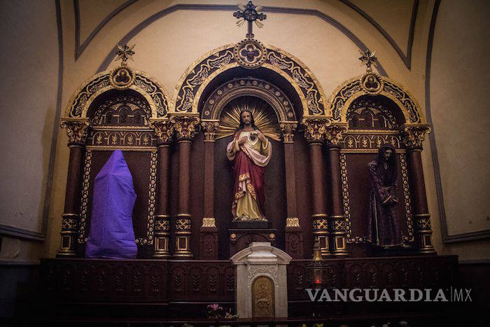 $!Iglesia de CDMX se une al paro de mujeres, tapan imágenes de vírgenes y santas