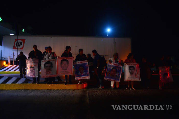 $!Denuncian padres de los 43 agresión en caseta San Martín Texmelucan
