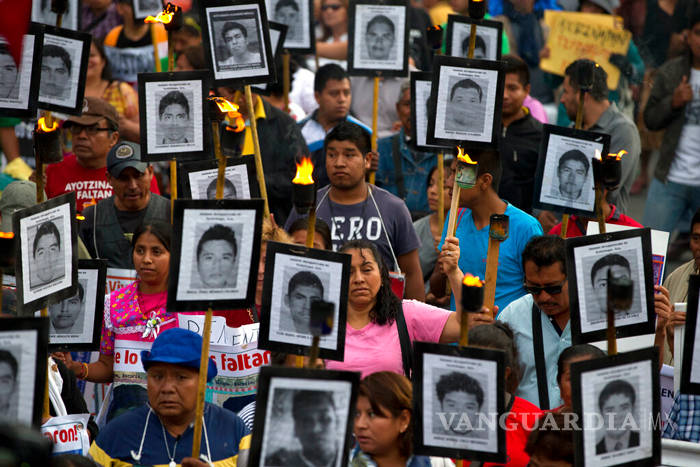 $!Activistas y ONGs piden que Cienfuegos sea investigado por los 43 de Ayotzinapa