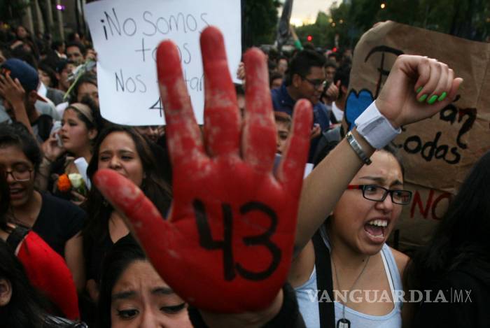 $!Dan amparo a capo acusado de ordenar desaparición de 43 jóvenes de Ayotzinapa