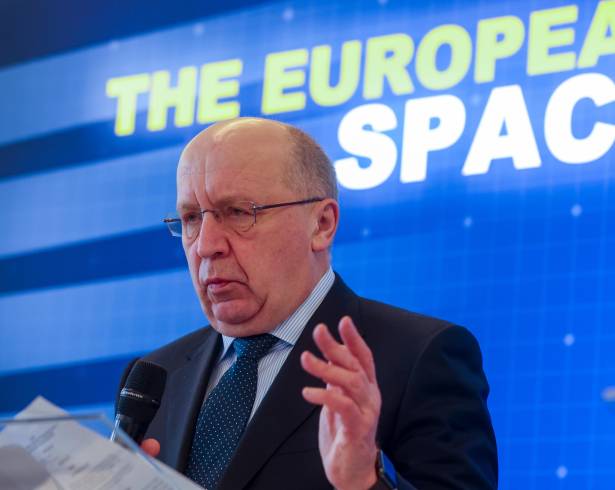 Brussels (Belgium), 28/01/2025.- European Commissioner for Defense and Space Andrius Kubilius speaks during a press conference at the opening of the 17th European Space Conference organized by the European Space Agency (ESA) in Brussels, Belgium, 28 January 2025. The two-day conference agenda features topics such as Earth observation, navigation, and secure telecommunications. (Bélgica, Bruselas) EFE/EPA/OLIVIER HOSLET