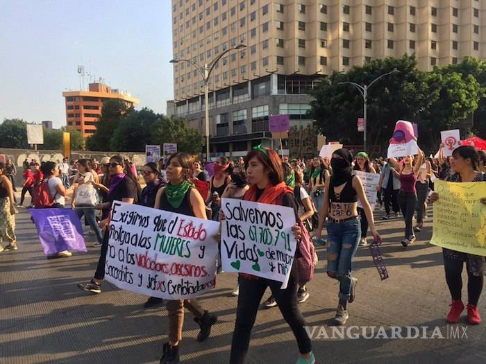 $!Nos queremos “¡Vivas, libres y sin miedo!”, gritan miles de mujeres que marchan en la CDMX