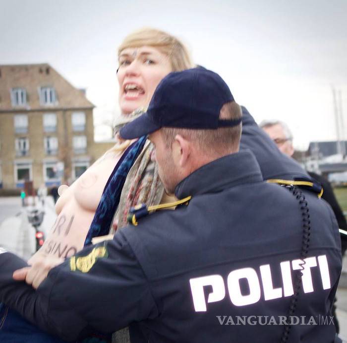 $!Afuera, la protesta: “Dejen de matar a México”; adentro, EPN: “Estamos avanzando en DDHH”