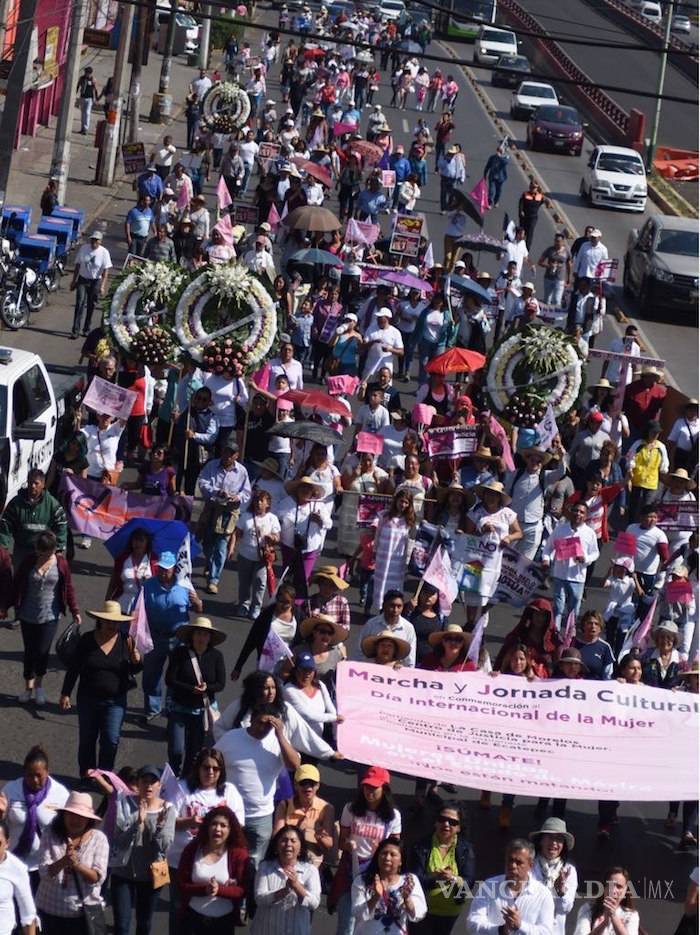 $!“¡Justicia, no salario rosa!”, exigen en marcha contra feminicidios en el Edomex