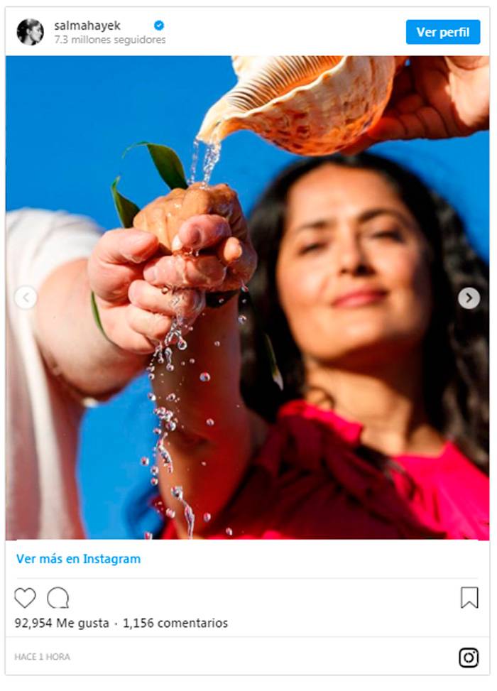 $!Radiante, Salma Hayek renueva sus votos matrimoniales