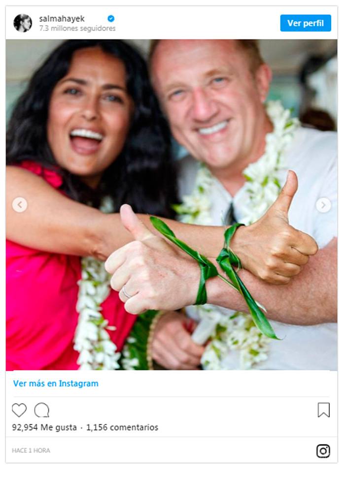 $!Radiante, Salma Hayek renueva sus votos matrimoniales