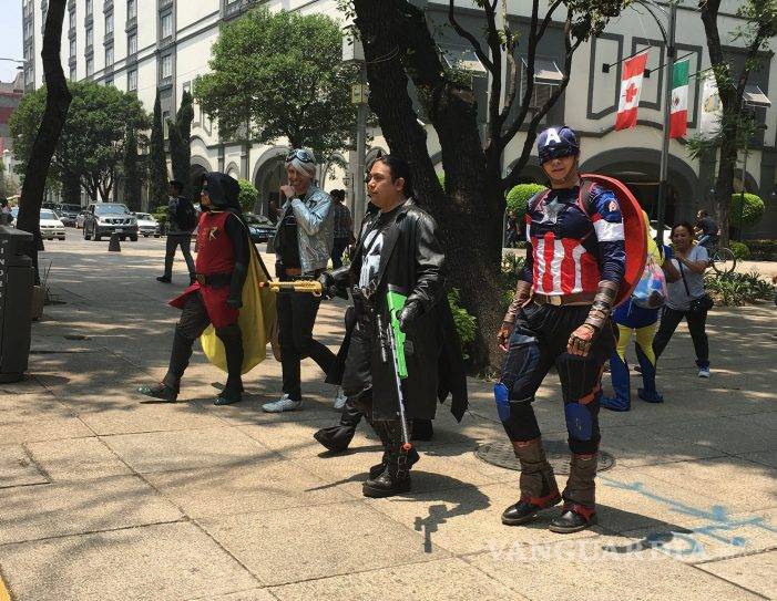 $!Marchan en Reforma para mostrar su orgullo 'friki' y 'otaku'