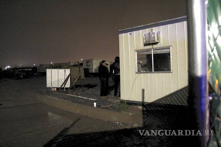 $!Comando armado encierra a vigilante y asalta constructora en Saltillo