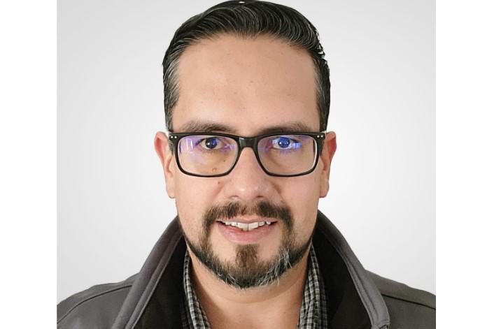 $!José Ruiz Fernández, presidente de la Asociación Mexicana de Urbanistas en Coahuila, dice que “no hay fórmulas mágicas para lograr mejorar las banquetas”.