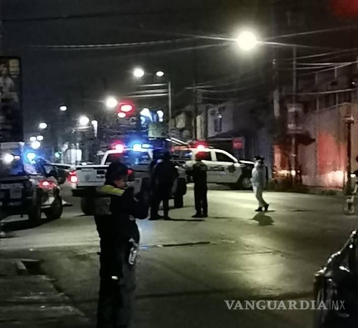 Iba ‘en el cel’, poli municipal detenido tras atropellar y causar la muerte de un peatón en Saltillo