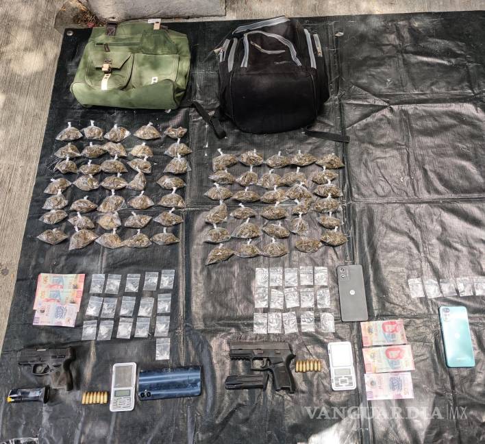 Detienen a tres adultos y un menor con más de 100 dosis de droga, en Nuevo León