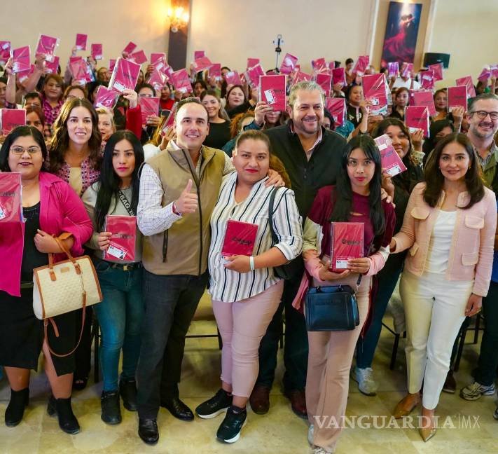 $!Autoridades estatales y del Municipio celebran la incorporación de mujeres al programa, destacando la educación como pilar del empoderamiento femenino.