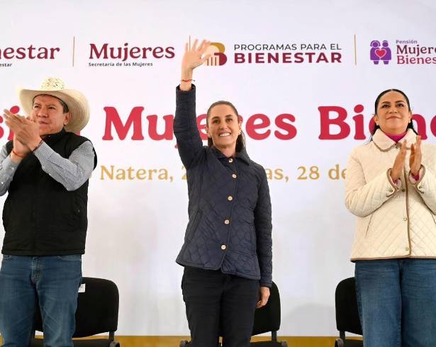 ”Los que piensan que agachando la cabeza se sirve a la patria, están muy equivocados. Las mexicanas y los mexicanos siempre tendremos la frente en alto”, declaró la mandataria. FOTO: Cuartoscuro