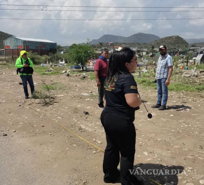 $!La Fiscalía General del Estado exhuma el cuerpo de José Rodolfo Contreras Ramos, quien fue víctima de un homicidio culposo en la carretera 57.