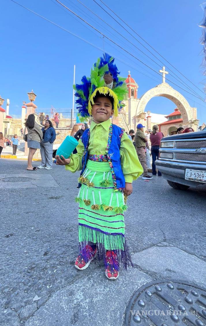 $!Los pequeños también formaron parte del contingente.