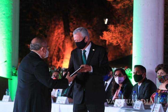 $!Jorge Zermeño da el Grito de Independencia en Torreón y entrega preseas a Ciudadanos Distinguidos